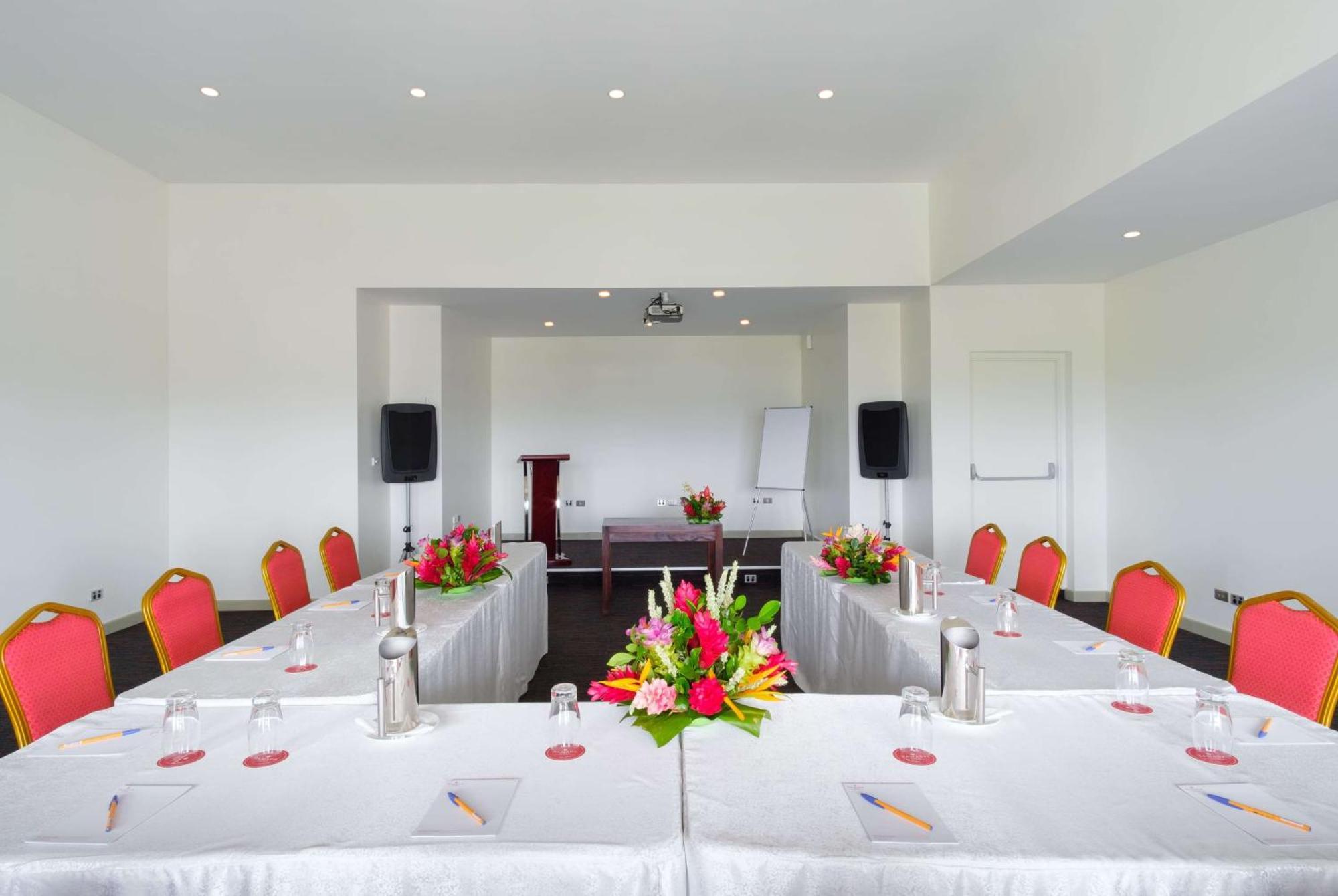 Ramada Suites By Wyndham Wailoaloa Beach Fiji Nadi Dış mekan fotoğraf